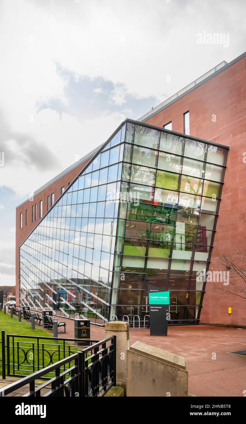Moderne Glasbibliothek und County council Gebäude in Newcastle unter lyme staffordshire Stockfoto