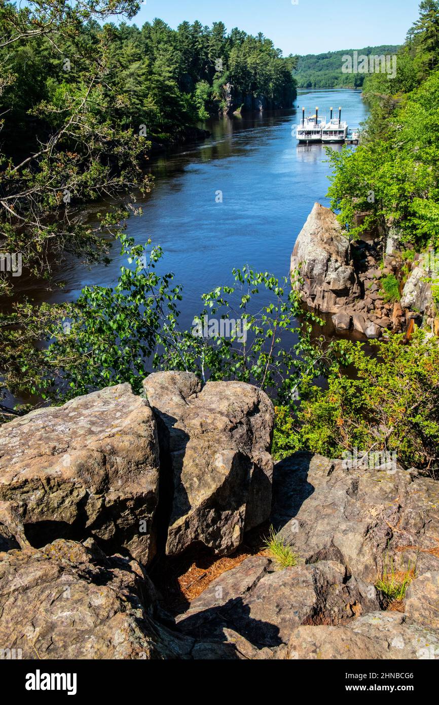 Taylors Falls Scenic Boat Tours; Taylors Falls Queen und Taylors Falls Princess dockten an den Dalles des St. Croix River, Interstate State Park. Stockfoto