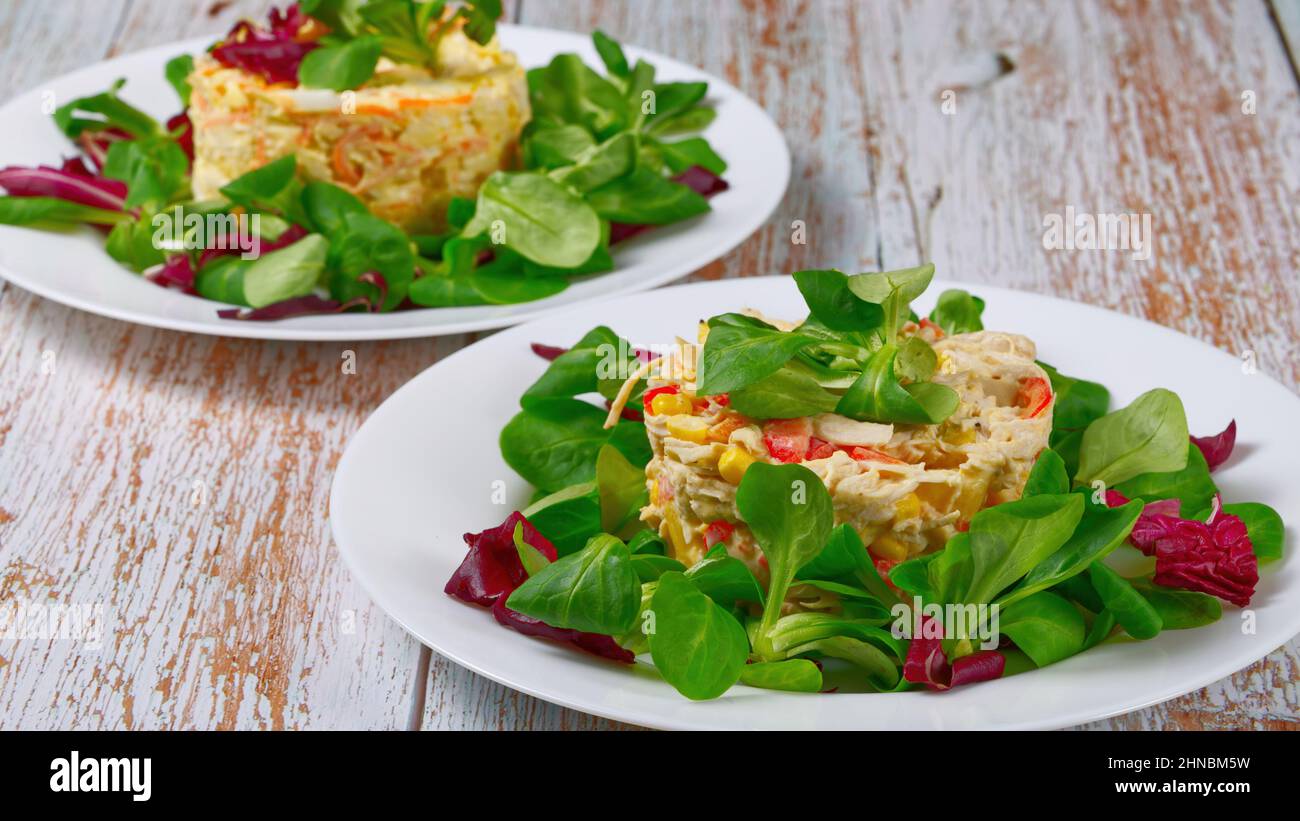 Appetitliche vegetarische frische Gemüsesalate Stockfoto