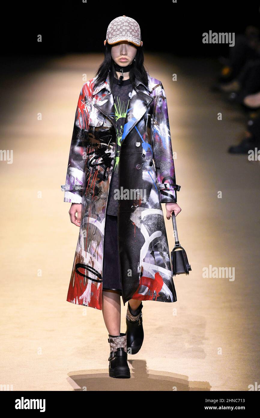 COACH Herbst/Winter 2022-23 Start- und Landebahn während der New York Fashion Week, 2022. Februar - New York, Vereinigte Staaten von Amerika. 14/02/2022 Stockfoto