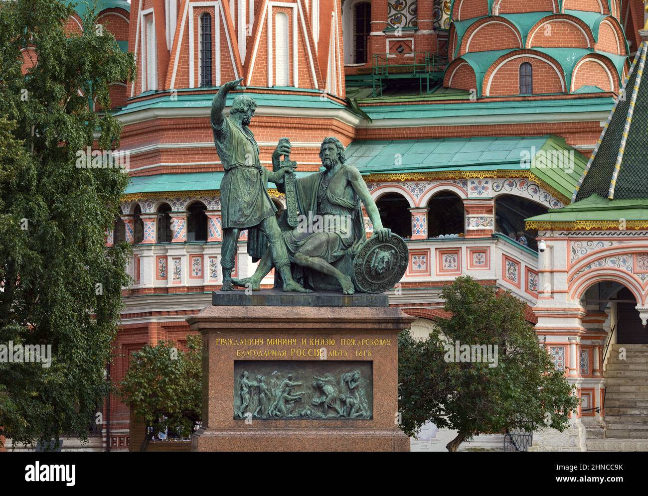 Moskau/Russland-09.03.2020: 'An die Bürger Minin und Prinz Poscharski - dankbares Russland, 1818'. Mittelalterliche russische Backsteinarchitektur des XVI Jahrhunderts, bea Stockfoto