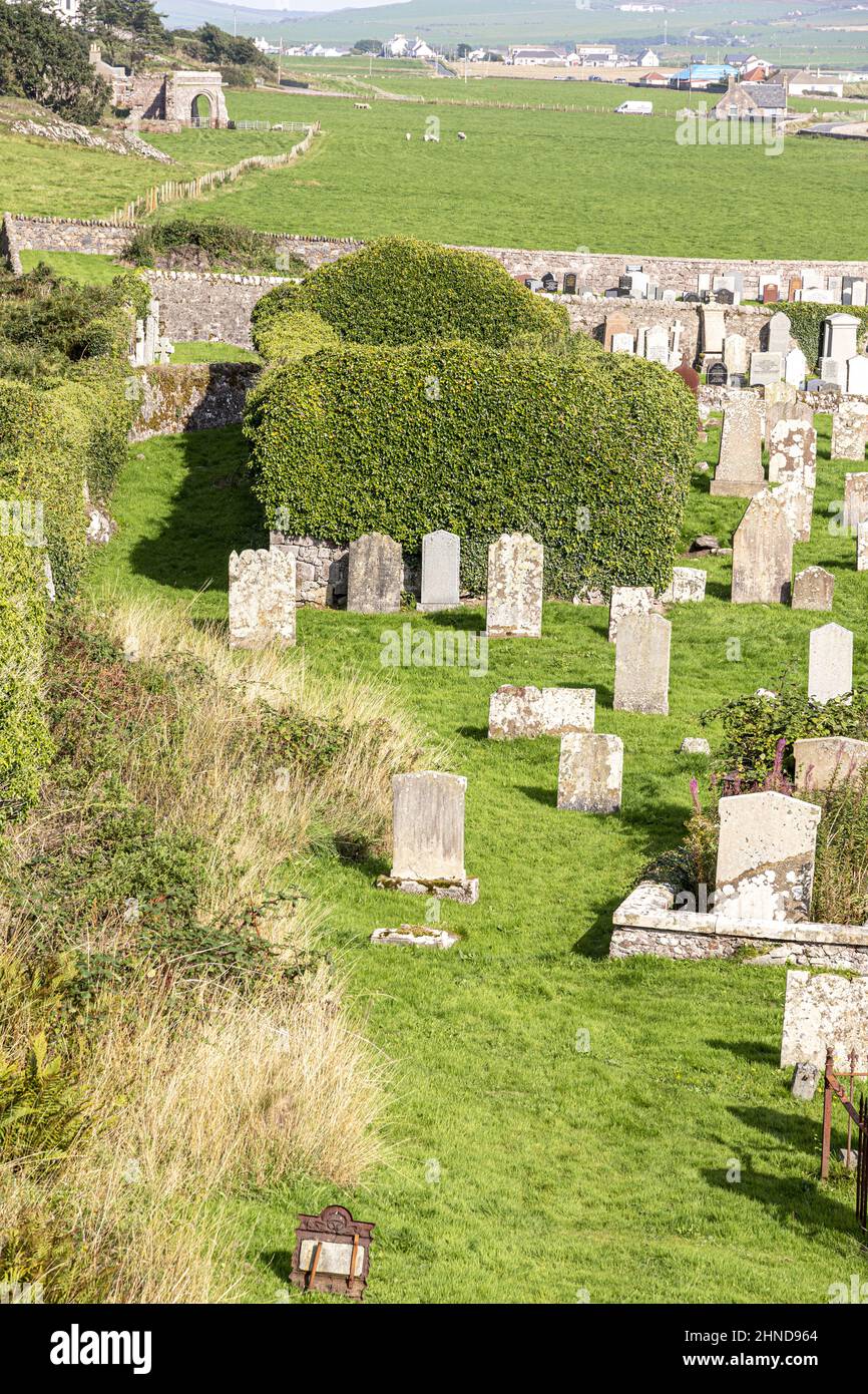 Die dachlose, mit Efeu bedeckte Kapelle von St. Columba auf dem Friedhof Keil in der Nähe von Southend auf der Kintyre Peninsula, Argyll & Bute, Schottland, Großbritannien Stockfoto