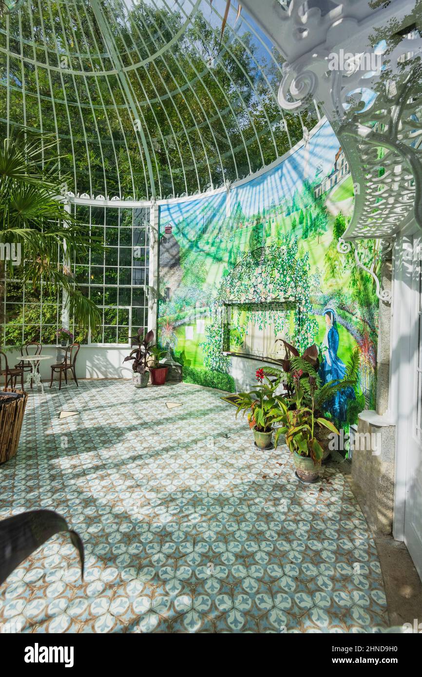 Irland, County Kilkenny, Inistioge, Woodstock Gardens, das Richard Turner Conservatory aus den 1850er Jahren, das heute als Touristenattraktion genutzt wird Stockfoto