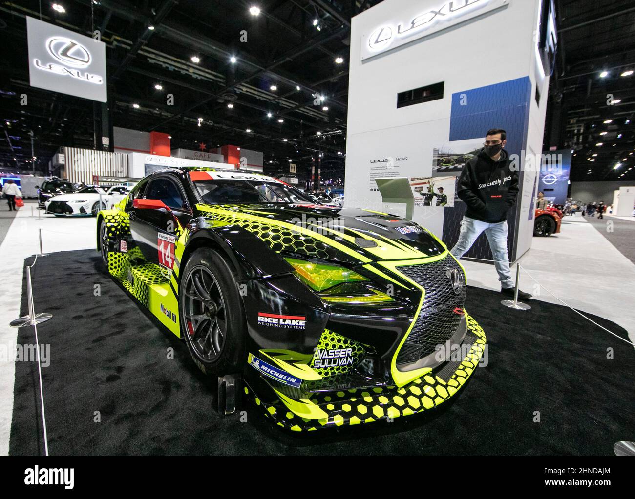 Chicago, USA. 15th. Februar 2022. Der Lexus RC F GT3 Rennwagen wird während der Chicago Auto Show am McCormick Place in Chicago, USA, am 15. Februar 2022 ausgestellt. Die Show findet vom 12. Bis 21. Februar statt. Quelle: Joel Lerner/Xinhua/Alamy Live News Stockfoto