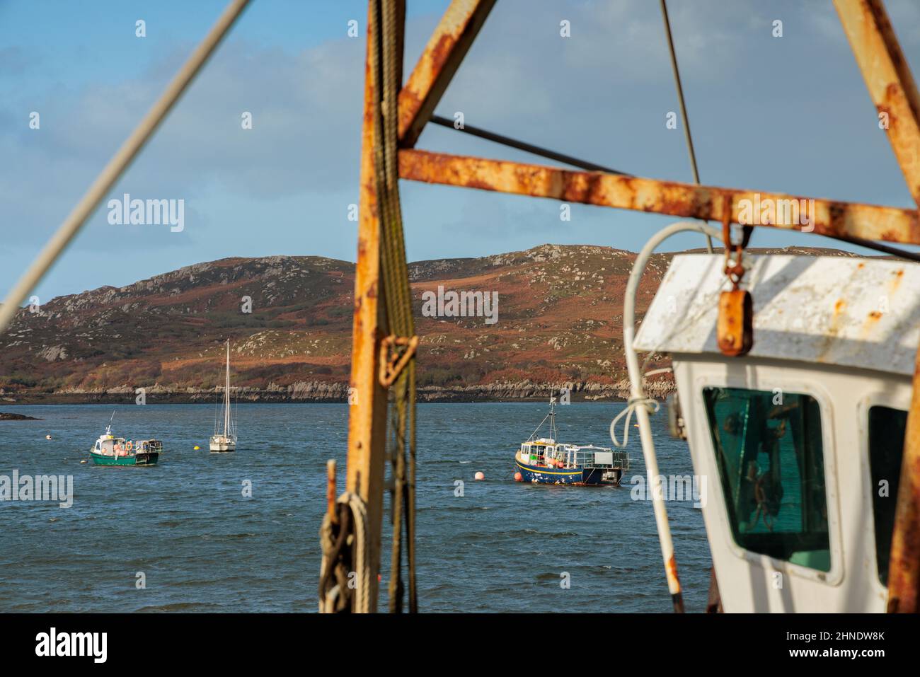 Kleine Boote in der Nähe von Bunessan auf der Isle of Mull, Schottland. Stockfoto
