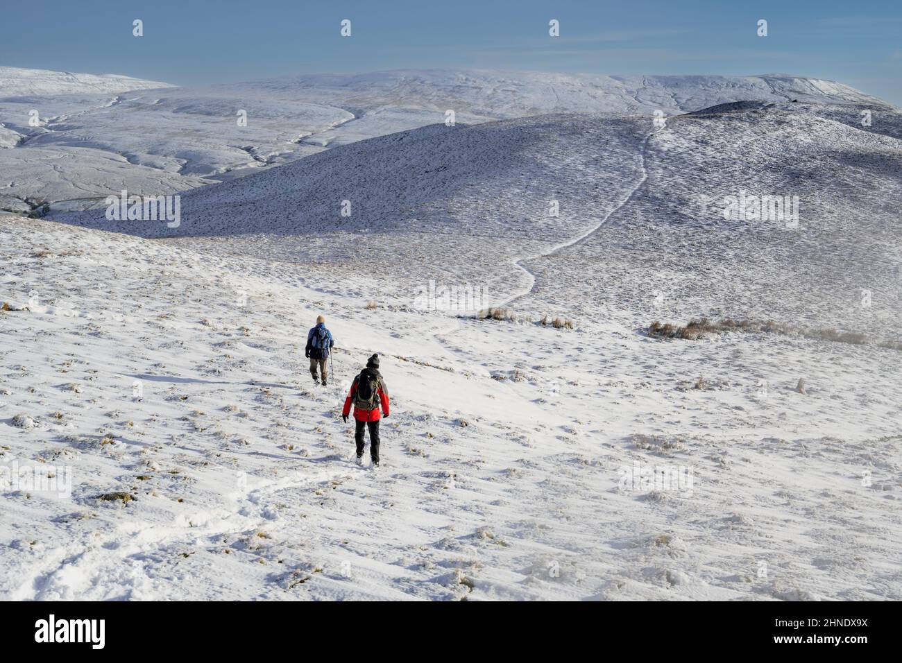 Winterwandern im schneebedeckten Howgills Stockfoto