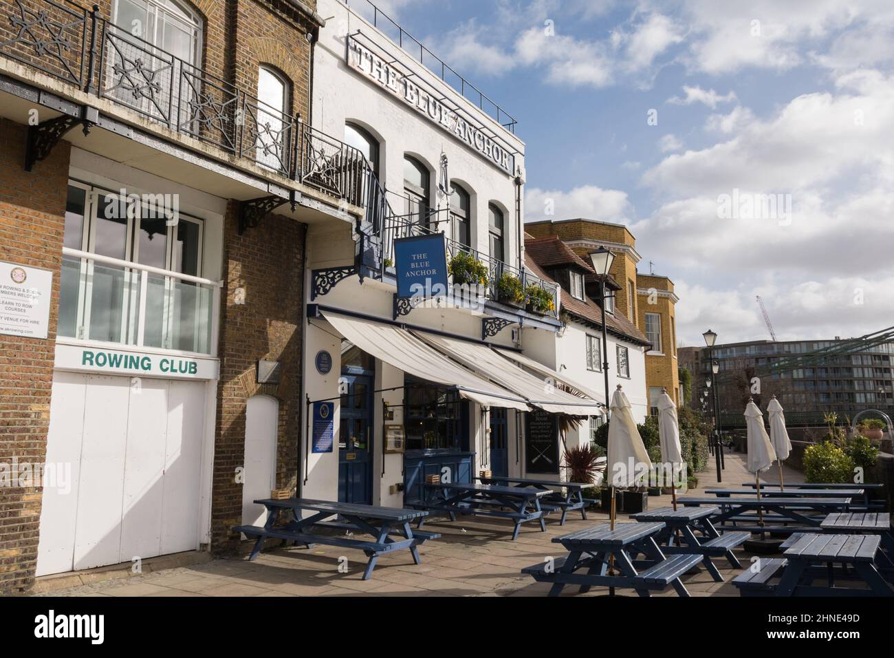 Das historische öffentliche Haus Blue Anchor am Ufer der Themse in Hammersmith, Südwesten Londons, England, Großbritannien Stockfoto