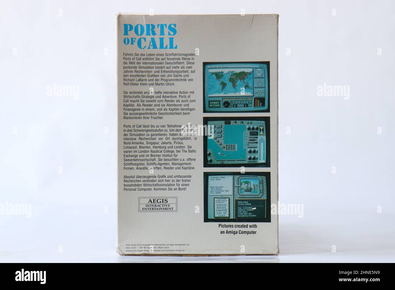 BERLIN - 12. FEBRUAR 2022: Vintage Retro Video Game PORTS OF CALL für den Commodore Amiga auf Floppy Disks. AEGIS veröffentlichte dieses Strategie-Spiel im Jahr 1987. Stockfoto