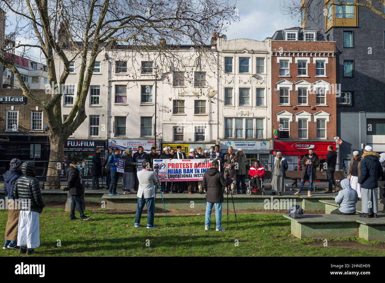 Protest gegen das Verbot von Hijab in Schulen in Indien, Altab Ali Park, ehemals bekannt als St. Mary's Park, Whitechapel Road, Tower Hamlets, London, Großbritannien Stockfoto