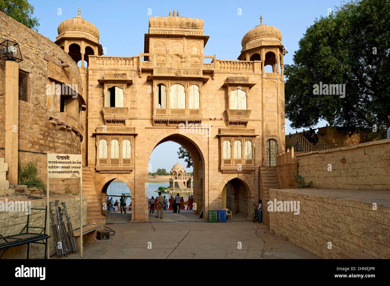 Indien Rajasthan jaisalmer. Das Tor zum Gadisar See Stockfoto