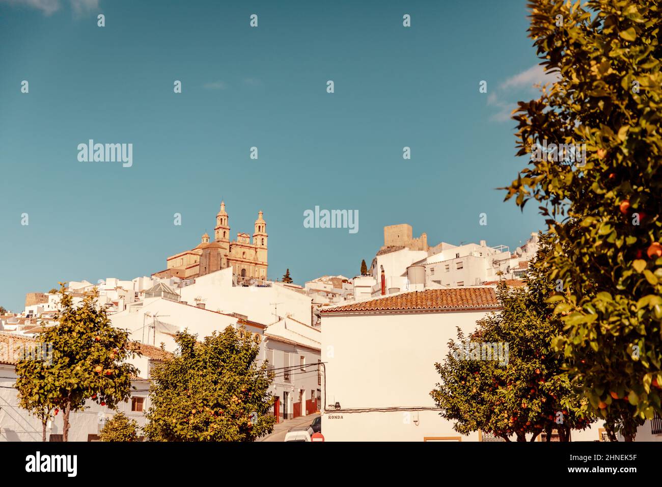 Stadtbild von Olvera in Südspanien an der Route der weißen Dörfer Stockfoto