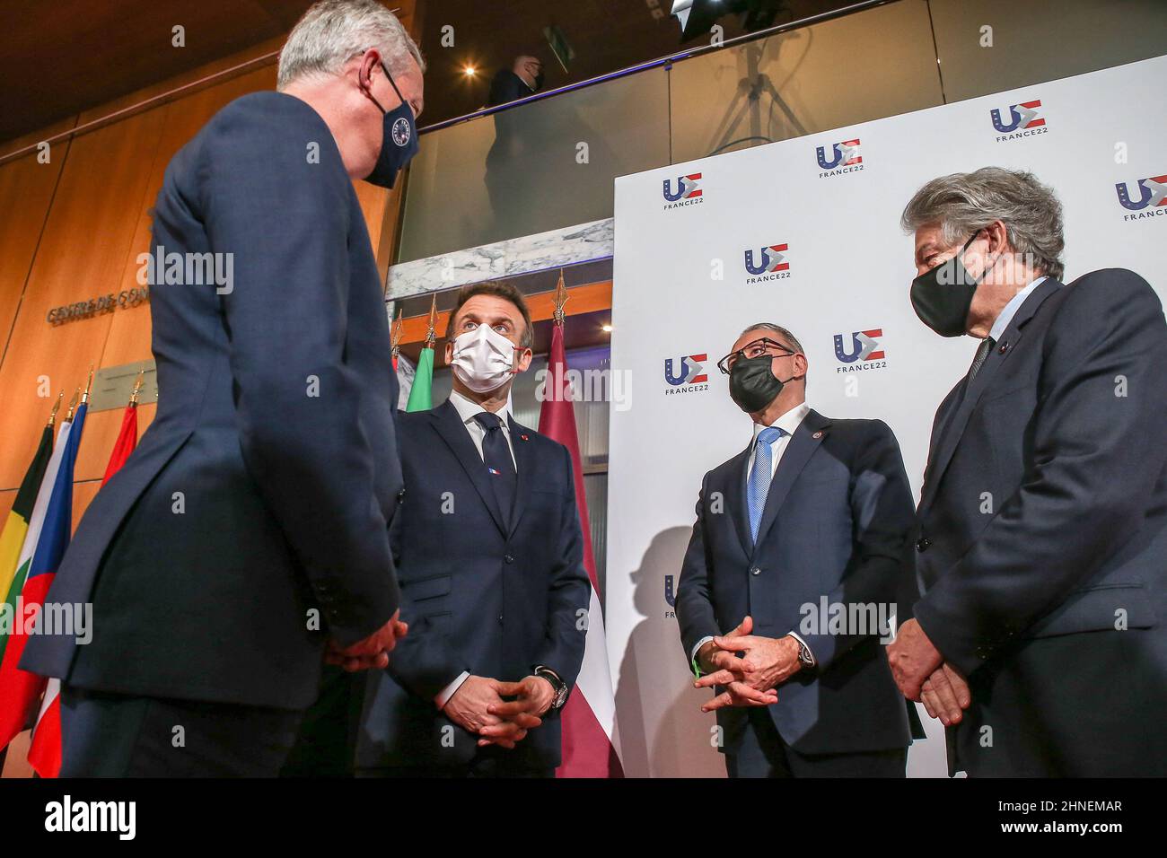 Toulouse, Frankreich, 16. Februar 2022. Bruno Le Maire, Minister für Wirtschaft, Finanzen und Relaunch der französischen Regierung, Emmanuel Macron, Präsident der Republik, Josef Aschbacher, Direktor der Europäischen Weltraumorganisation, und Thierry Breton, EU-Kommissar für das Treffen im Rahmen der französischen Präsidentschaft des Rates der Europäischen Union (PFUE) im Kongresszentrum Pierre Baudis. 16. Februar 2022, Toulouse, Frankreich. Foto von Frederic Scheiber/Pool/ABACAPRESS.COM Stockfoto