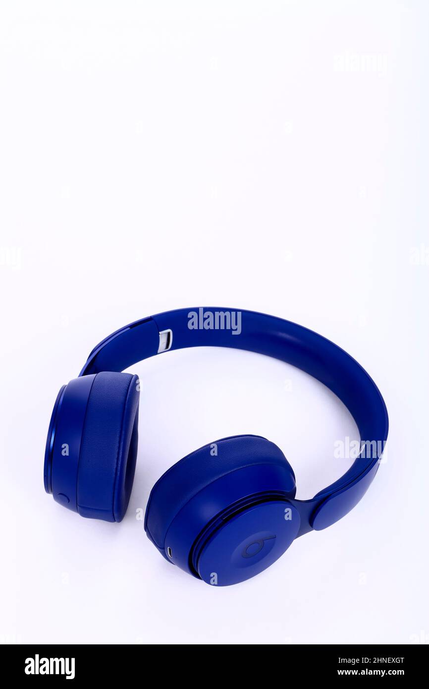 Beats Solo Pro kabellose bluetooth-Kopfhörer mit Kopierbereich, nur für redaktionelle Verwendung Stockfoto