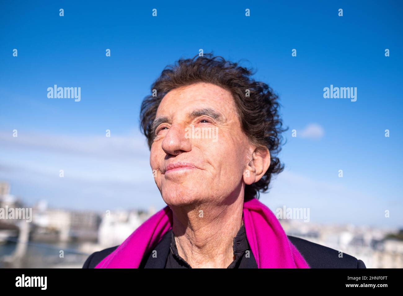 Frankreich, Paris, 2022-02-15. Porträt von Jack lang, ehemaliger Kulturminister und Präsident des Arabischen Weltinstituts. Foto von Martin Bertrand. Frankreich, Paris, le 2022-02-15. Portrait de Jack lang, ancien Ministre de la Culture et President de l'Institut du Monde Arabe. Photographie von Martin Bertrand. Stockfoto