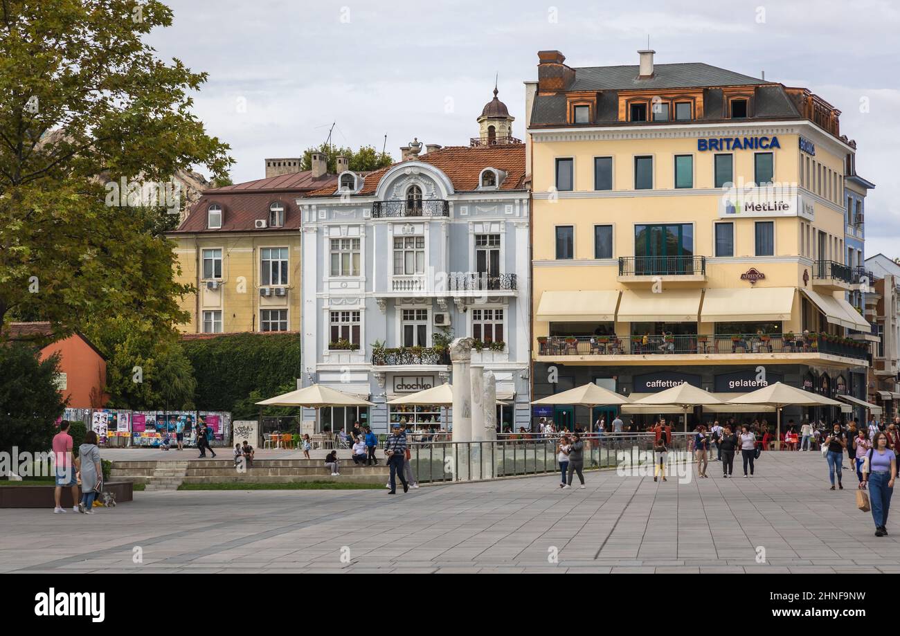Gebäude auf dem zentralen Platz in Plovdiv, der Hauptstadt der Provinz Plovdiv im südlichen Zentrum Bulgariens Stockfoto