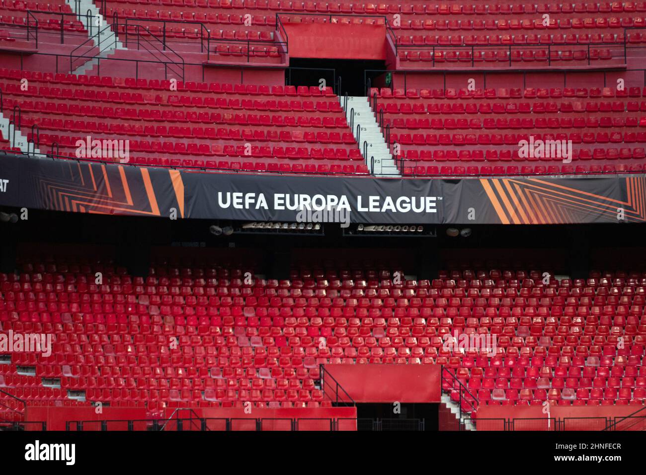 Sevilla, Spanien. 16th. Februar 2022. Das Stadion Ramon Sanchez-Pizjuan ist bereit für das Viertelfinale der UEFA Europa League zwischen dem FC Sevilla und Dinamo Zagreb in Sevilla. (Foto: Mario Diaz Rasero Kredit: Gonzales Foto/Alamy Live News Stockfoto