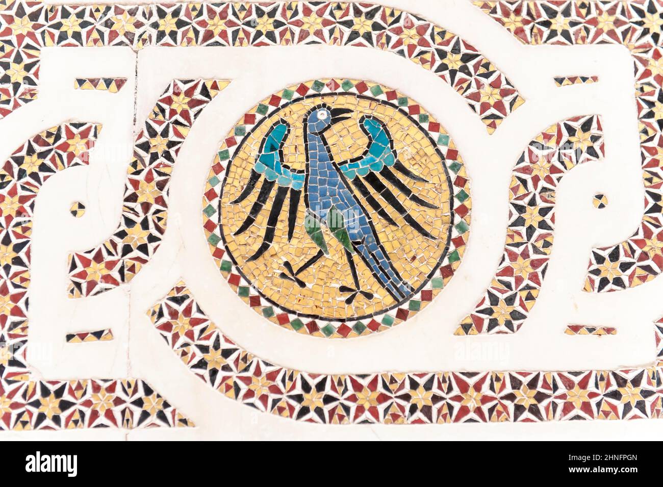 Byzantinisches Mosaik, Symboladler für den Evangelisten Johannes, romanische Kanzel, Kathedrale von St. Pantaleon, Duomo San Pantaleone, Ravello, Salerno Stockfoto