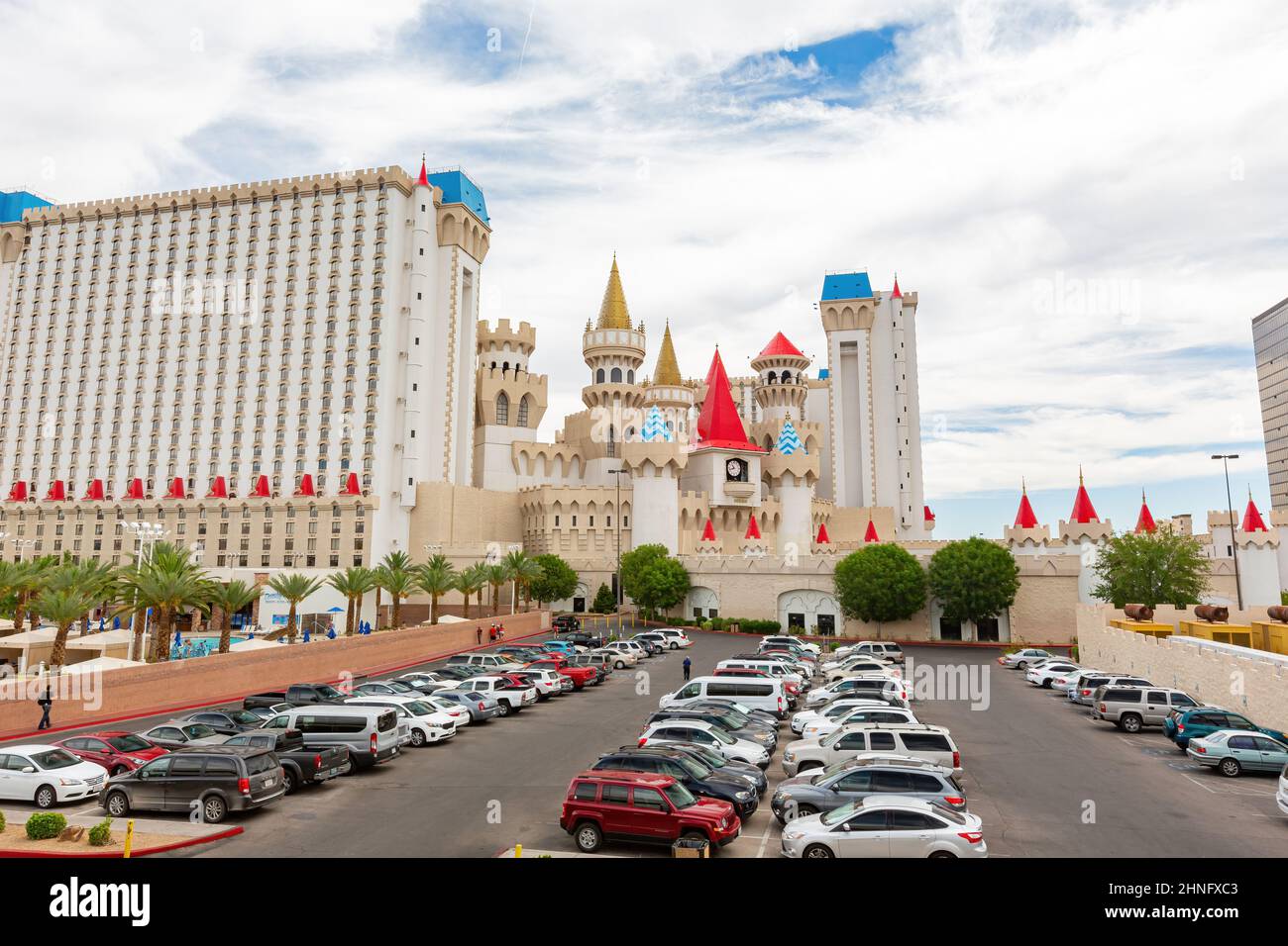 Las Vegas, 6 2015. AUGUST - Bewölkter Blick auf das Excalibur Hotel und Casino Stockfoto