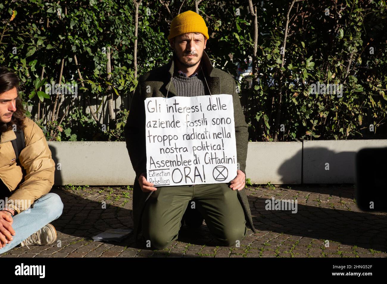 Rom, Italien. 16th. Februar 2022. Extinction Rebellion-Aktivisten setzen ihren Hungerstreik fort und demonstrieren vor dem Ministerium für ökologischen Wandel in Rom (Foto: Matteo Nardone/Pacific Press/Sipa USA) Quelle: SIPA USA/Alamy Live News Stockfoto