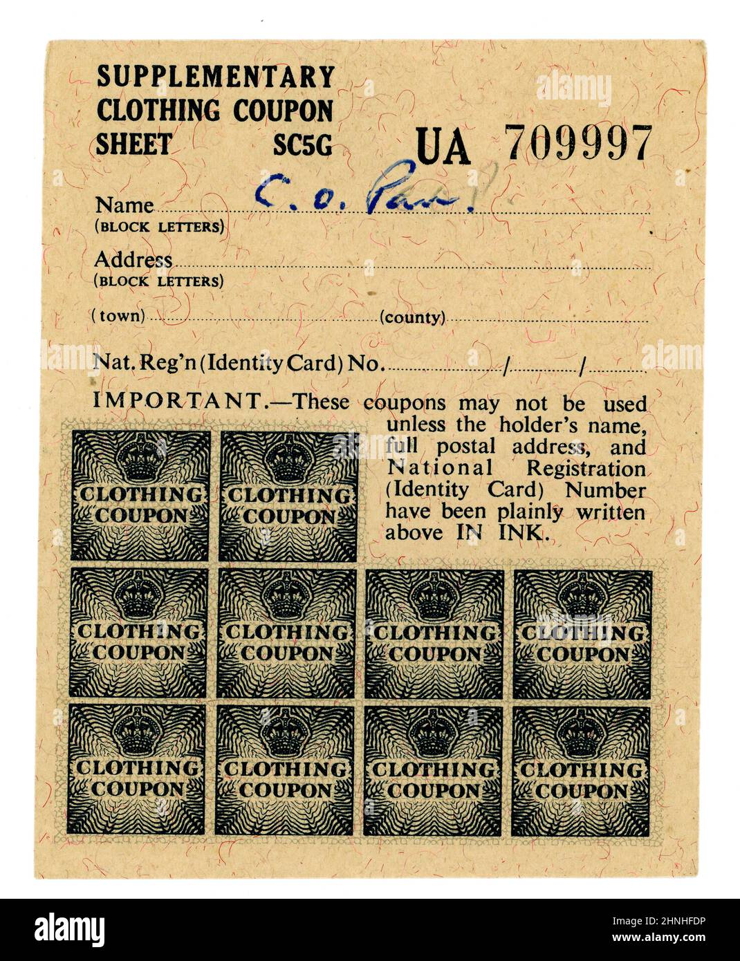Originalgutscheine für Zusatzbekleidung aus dem Rationsbuch vom 1947-1948. Die Rationierung der Kleidung endete erst am 15. März 1949. GROSSBRITANNIEN Stockfoto