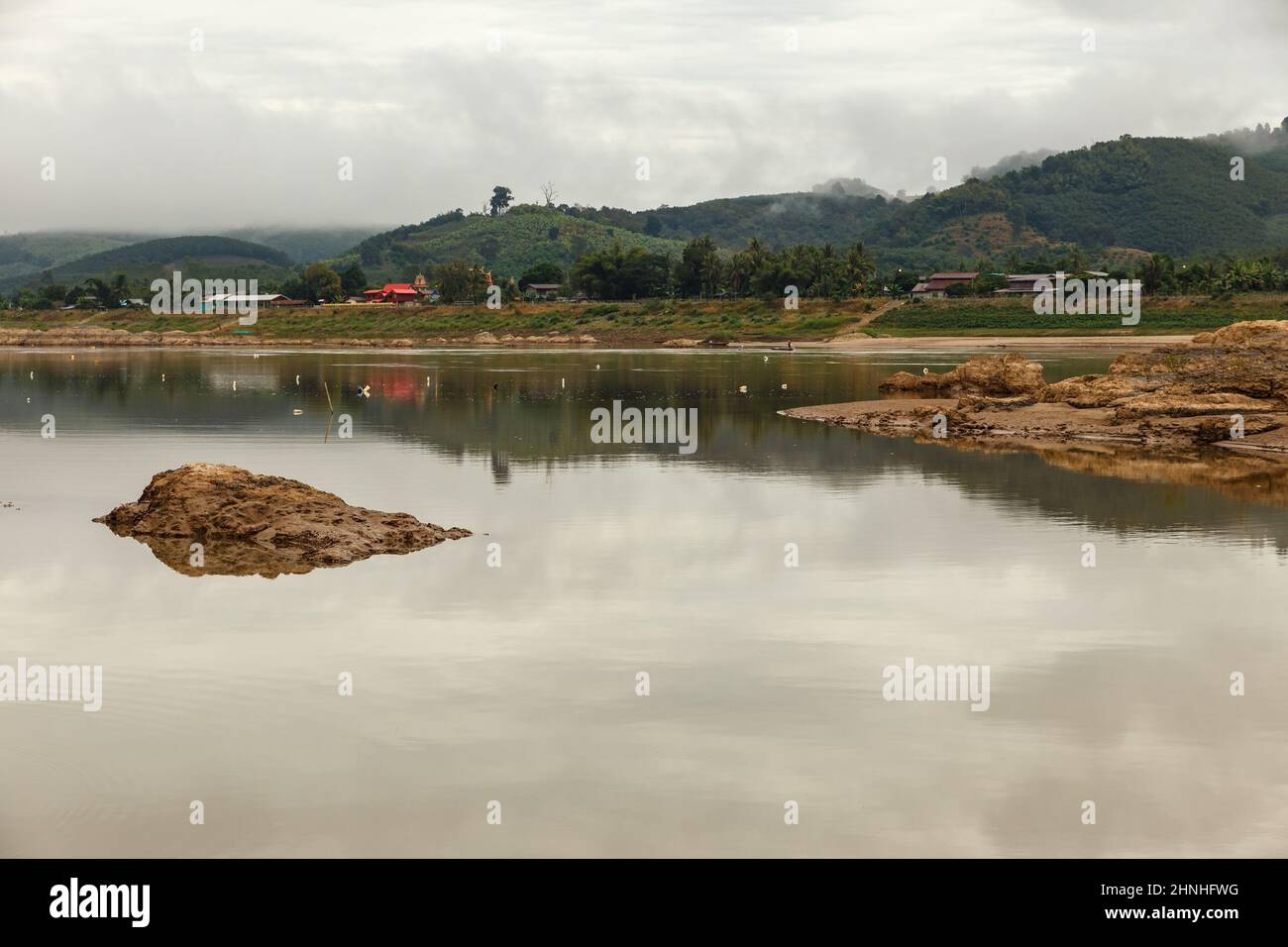 Mekong River. Grenze zwischen Laos und Thailand. Blick auf den Fluss von Laos. Provinz Vientiane Stockfoto