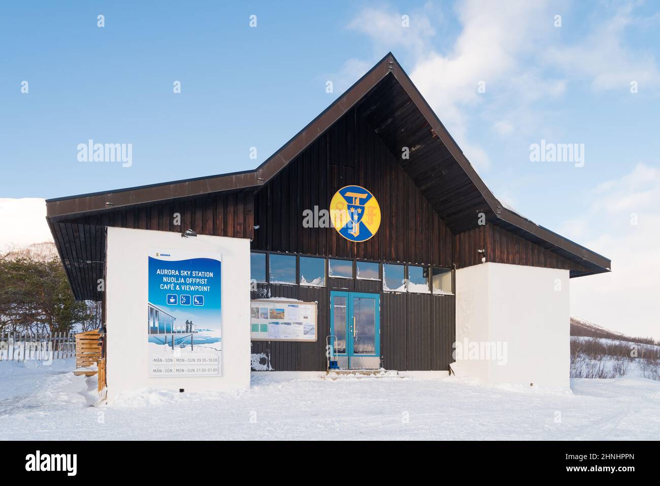 ABISKO, SCHWEDEN - 25. FEBRUAR 2020: Zugang zum Sessellift, der zur Himmelsstation Aurora führt, einem der besten Orte der Welt, um das Nein zu sehen Stockfoto