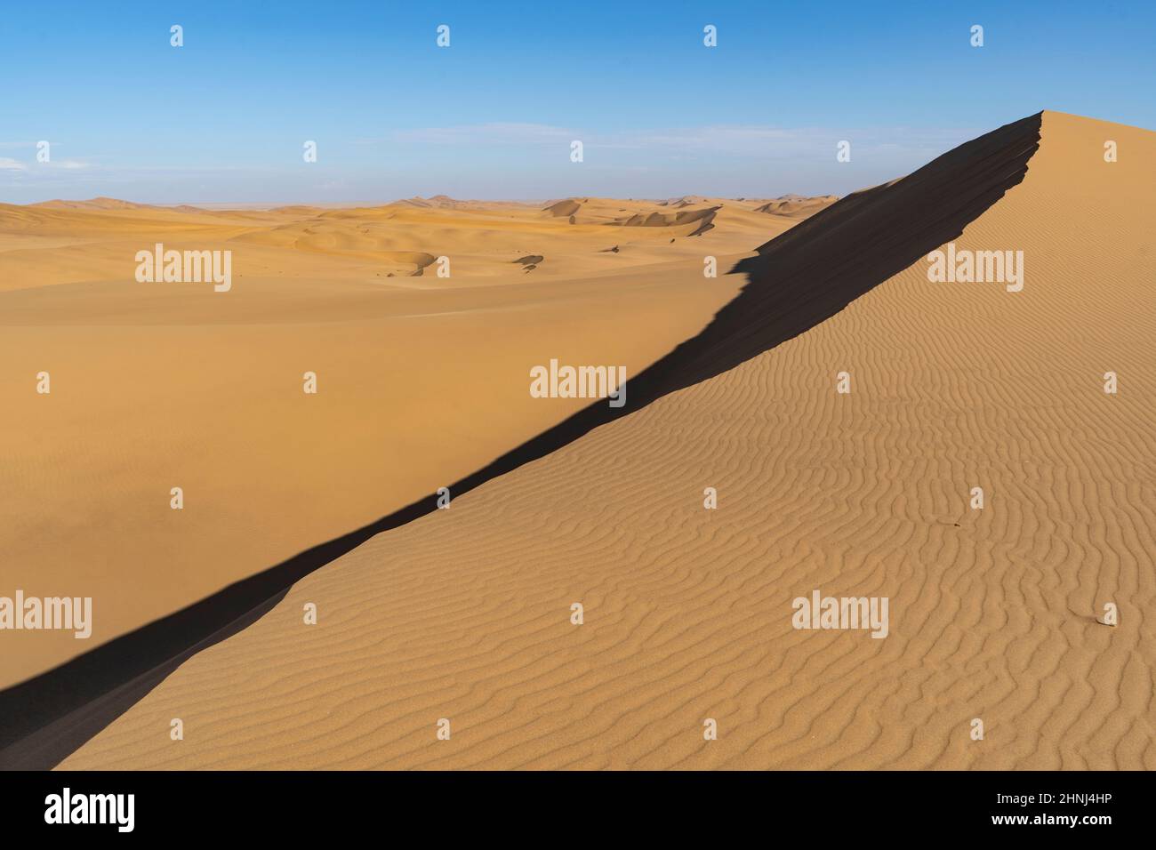 Riesige orangefarbene Sanddünen Stockfoto