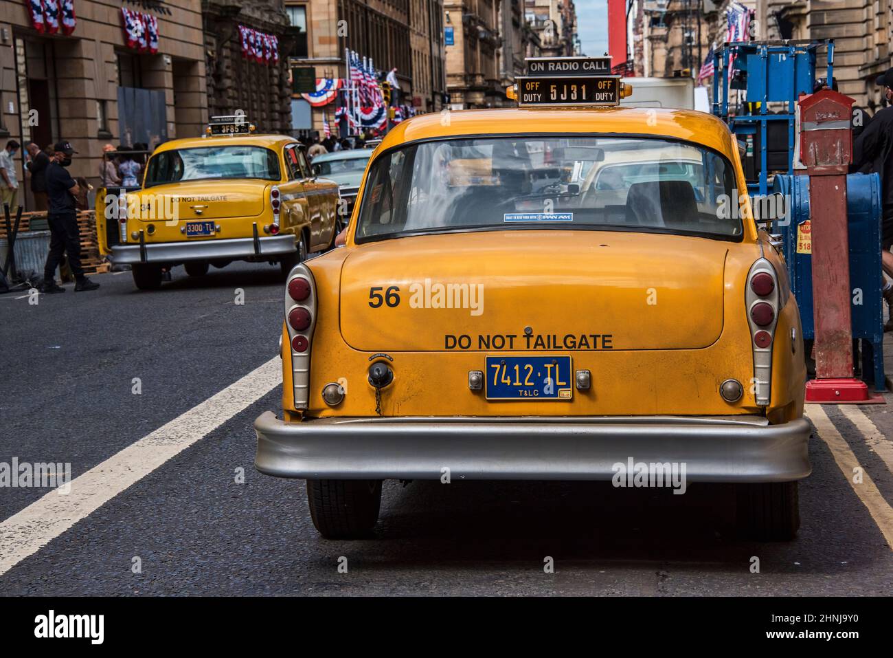 New York Taxis in Glasgow am Filmset für Indiana Jones 5. Stockfoto