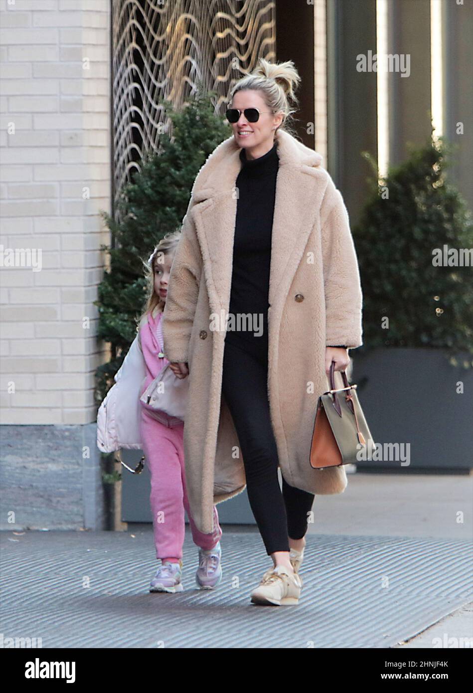 Faszinierend Lily Grace Rothschild Bild