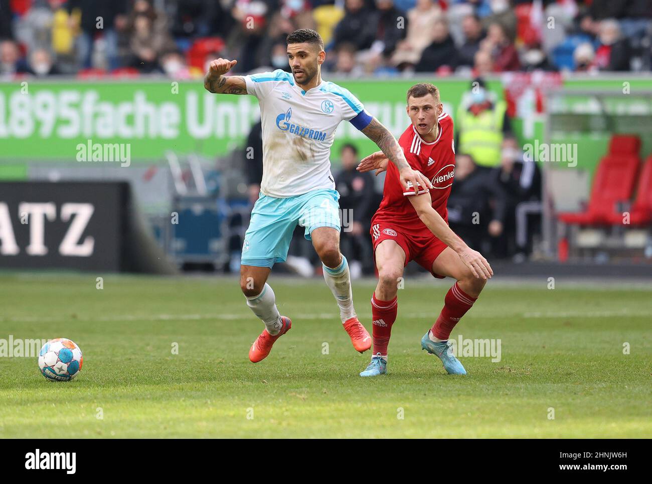 firo : 02/13/2022 Fuvuball, Fußball, 2.Bundesliga, Saison 2021/2022, F95 Fortuna Dvºsseldorf, Düsseldorf - FC Schalke 04 2:1 Duelle, Victor Pallson Stockfoto