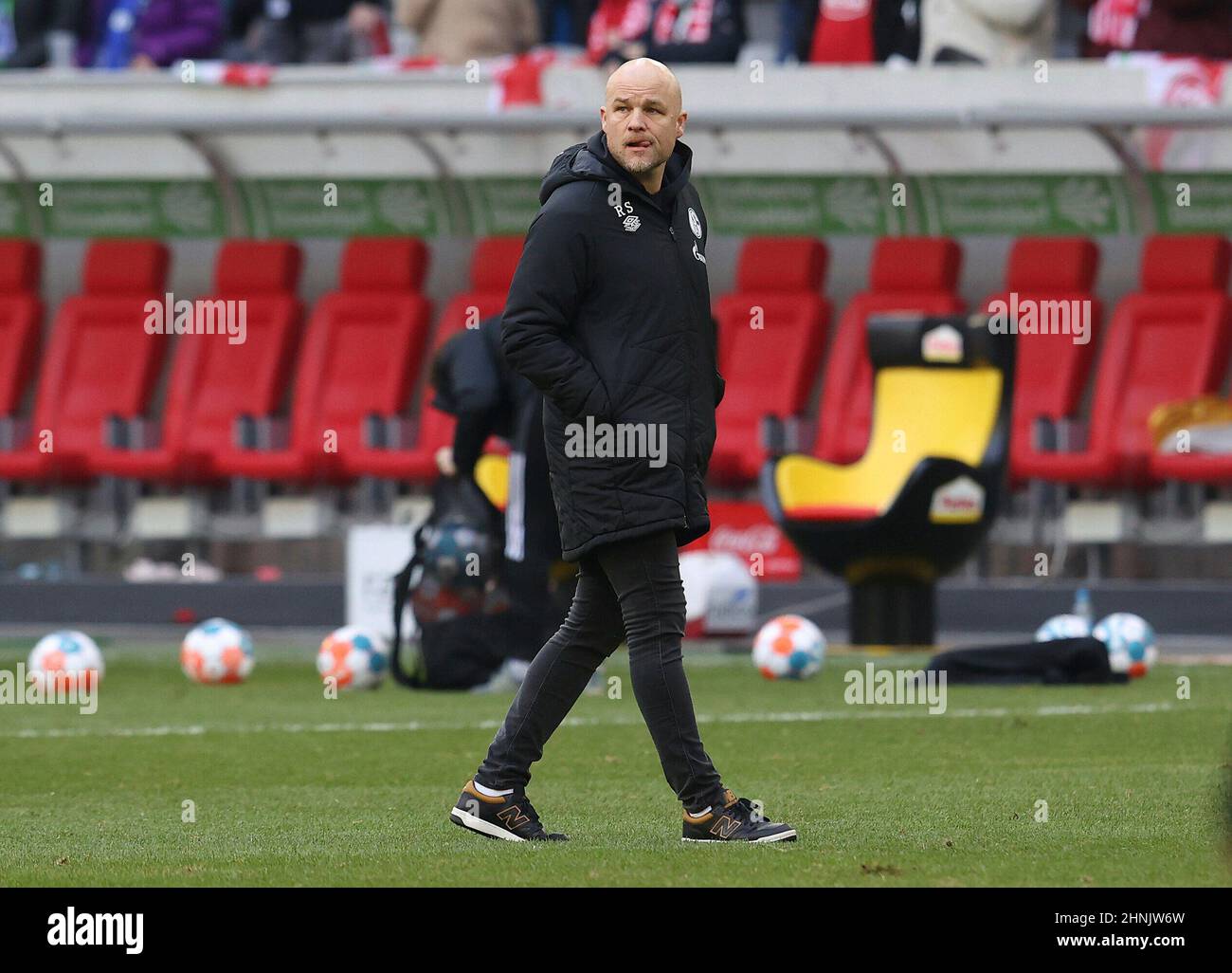 firo : 02/13/2022 Fuvuball, Fußball, 2.Bundesliga, Saison 2021/2022, F95 Fortuna Dvºsseldorf, Düsseldorf - FC Schalke 04 2:1 Manager Rouven Schrv?der Stockfoto