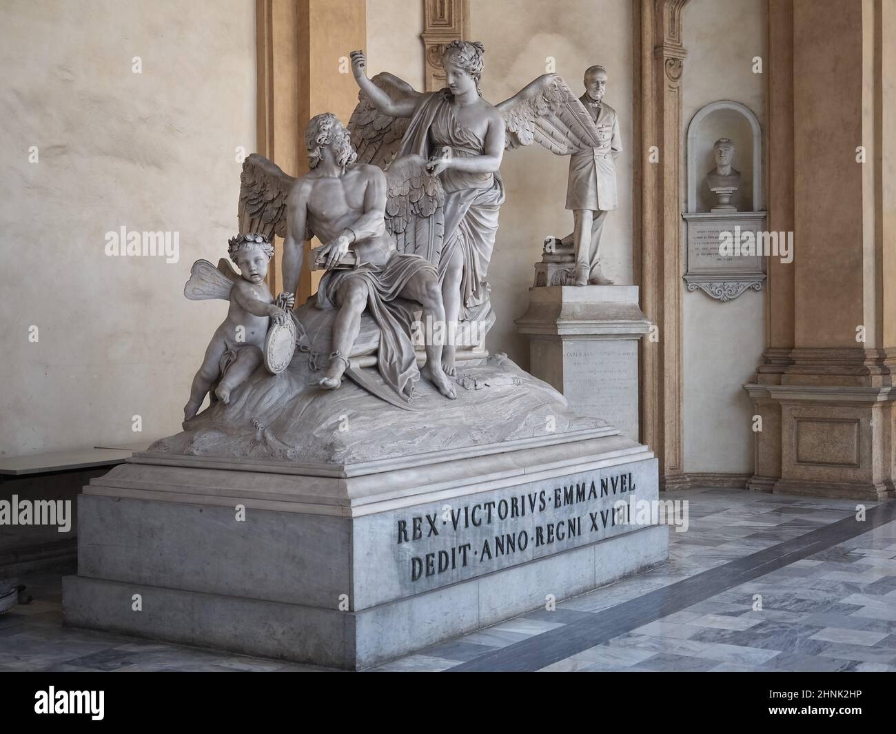 Fama che incatena il Tempo (Übersetzung The Fame that chains time) Skulptur in Turin Stockfoto