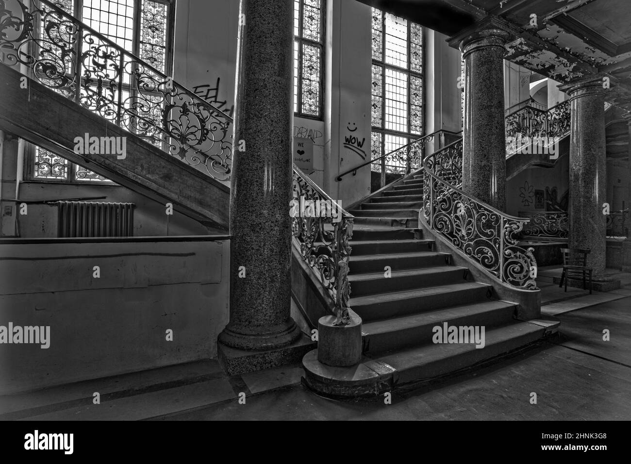 Repräsentative Treppe in der Eingangshalle des alten Polizeipräsidium in Frankfurt Stockfoto