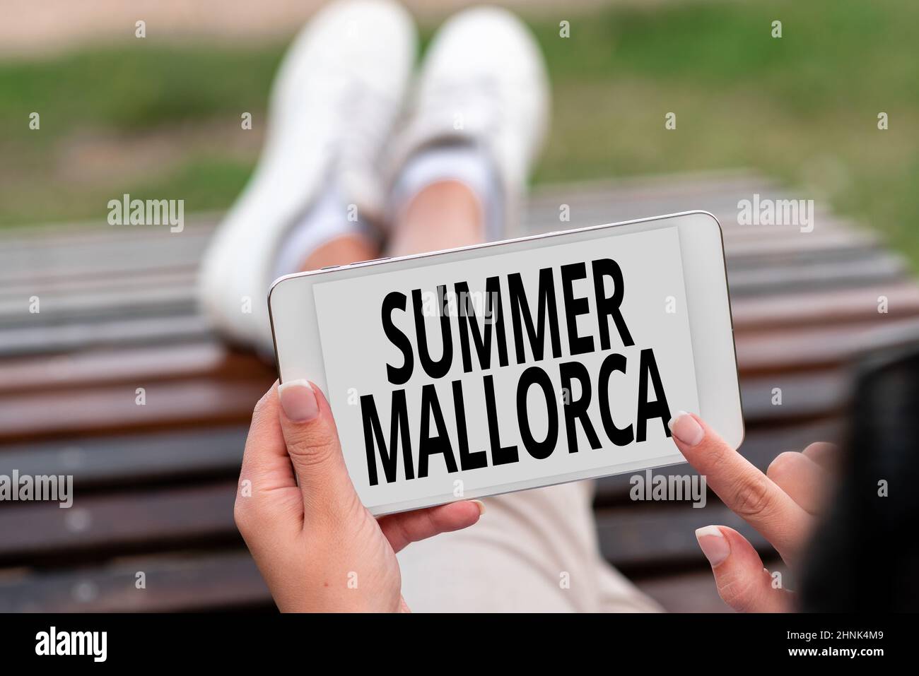 Schreiben Anzeige Text Sommer Mallorca, Geschäftsidee die Ferienzeit auf den Balearen in Spanien verbringen sprach- und Videoanrufe Capabiliti Stockfoto