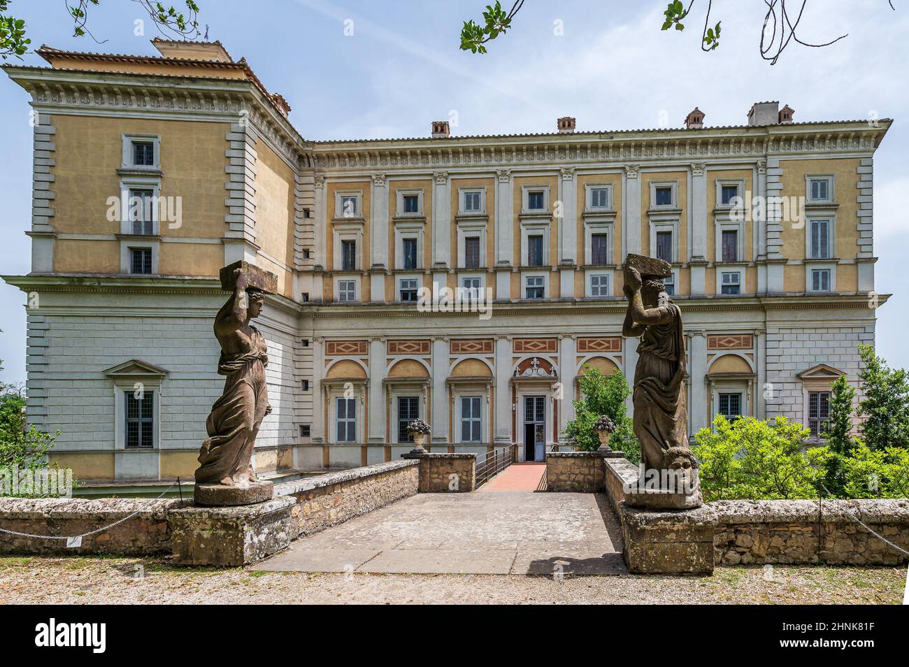 Die Fassade der Villa Farnese in Caprarola Stockfoto Die Fassade der Villa Farnese in Caprarola Stockfoto