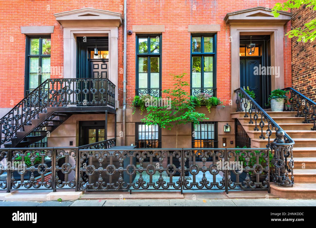 New York, USA - September 2019: Generische Architektur in der Grove Street, Lower Manhattan in den Vereinigten Staaten von Amerika. Stockfoto