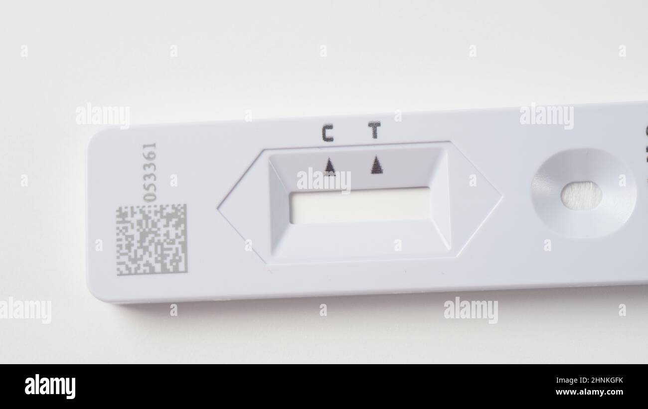 Schnelltest für Corona oder Covid-19. Test zum Nachweis spezifischer Antikörper IgM und IgG gegen das neuartige Coronavirus SARS-CoV-2, das die Covid-19-Krankheit verursacht Stockfoto