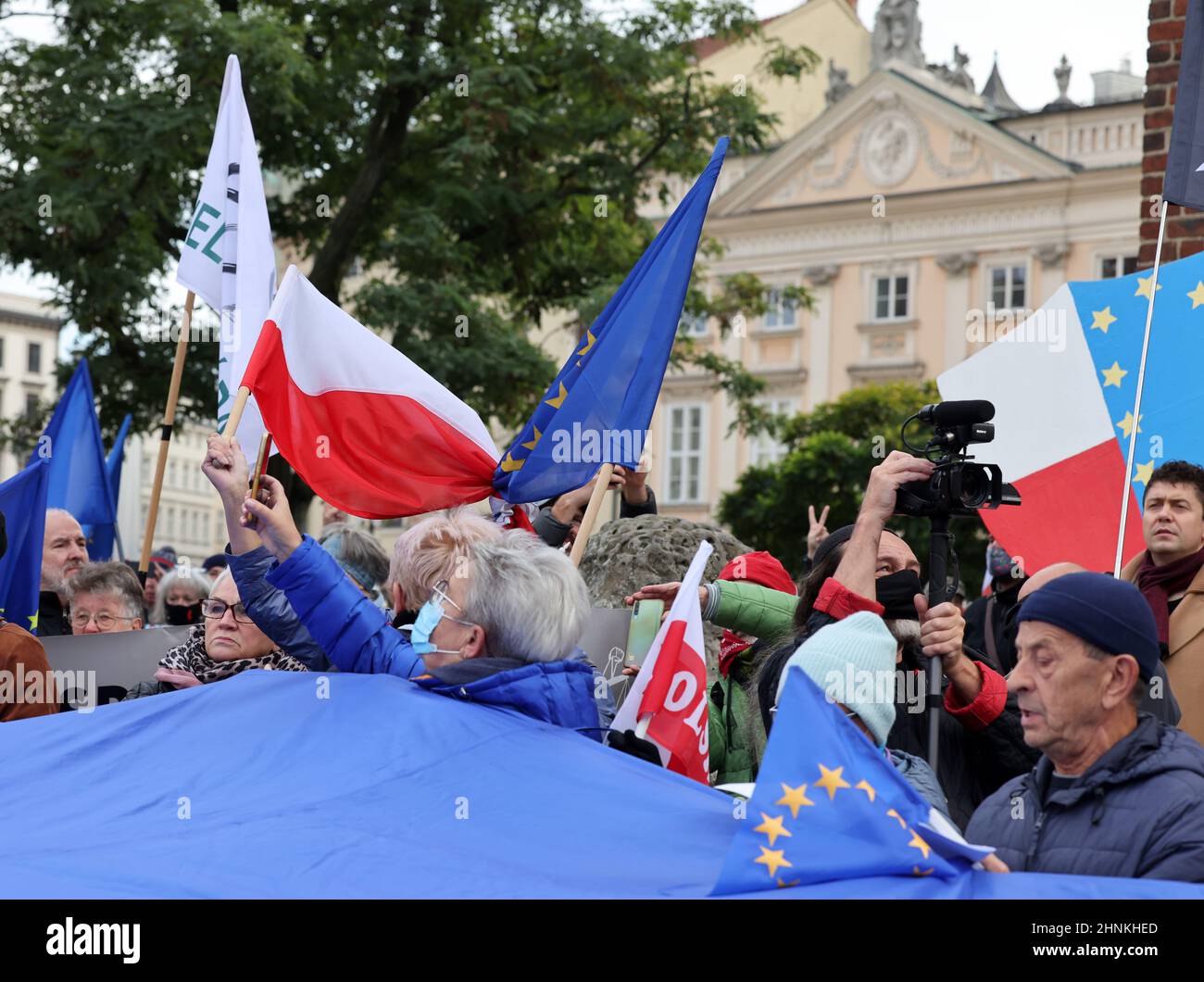 Krakau Polen - Wir bleiben die Regierung verlässt! Die Menschen protestieren gegen das Urteil des Verfassungsgerichts. Stockfoto