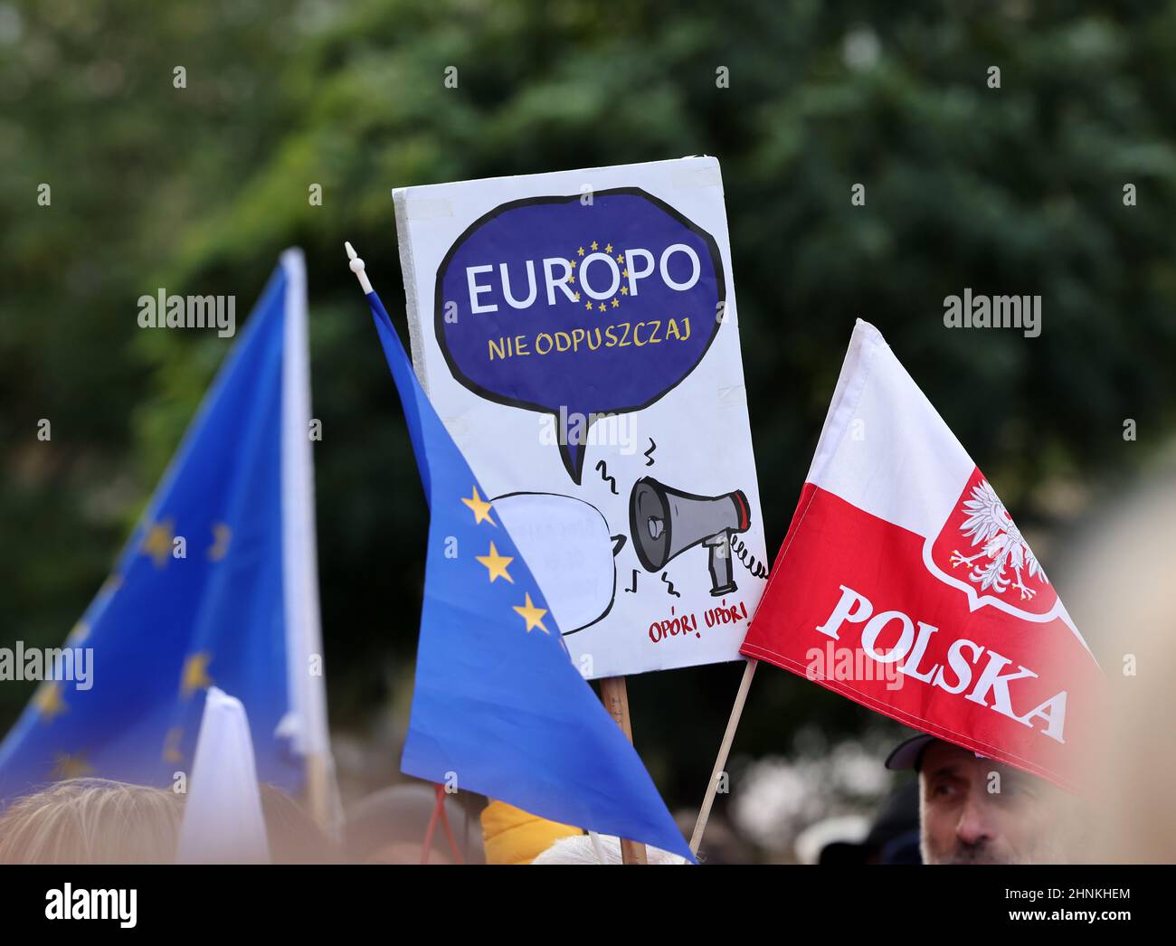 Krakau Polen - Wir bleiben die Regierung verlässt! Die Menschen protestieren gegen das Urteil des Verfassungsgerichts. Stockfoto