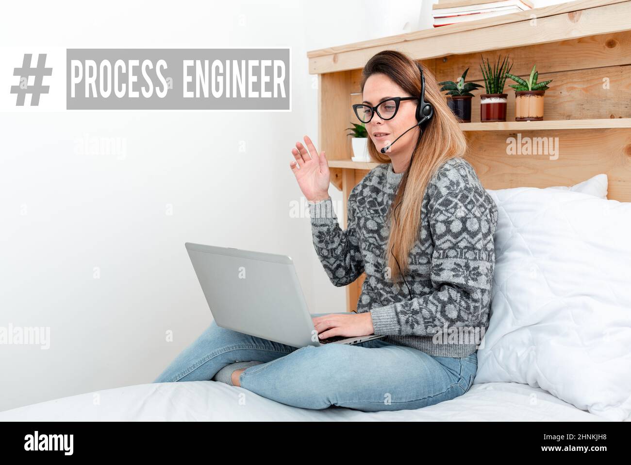 Schild mit Prozessingenieur, Geschäftskonzept verantwortlich für die Entwicklung neuer industrieller Prozesse Student Learning New Things Online, Casual Inte Stockfoto