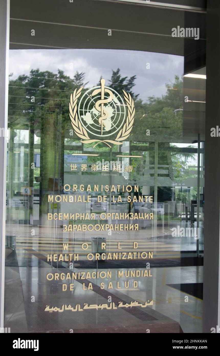 Eingangstür aus Glas der Weltgesundheitsorganisation in Genf, Schweiz Stockfoto
