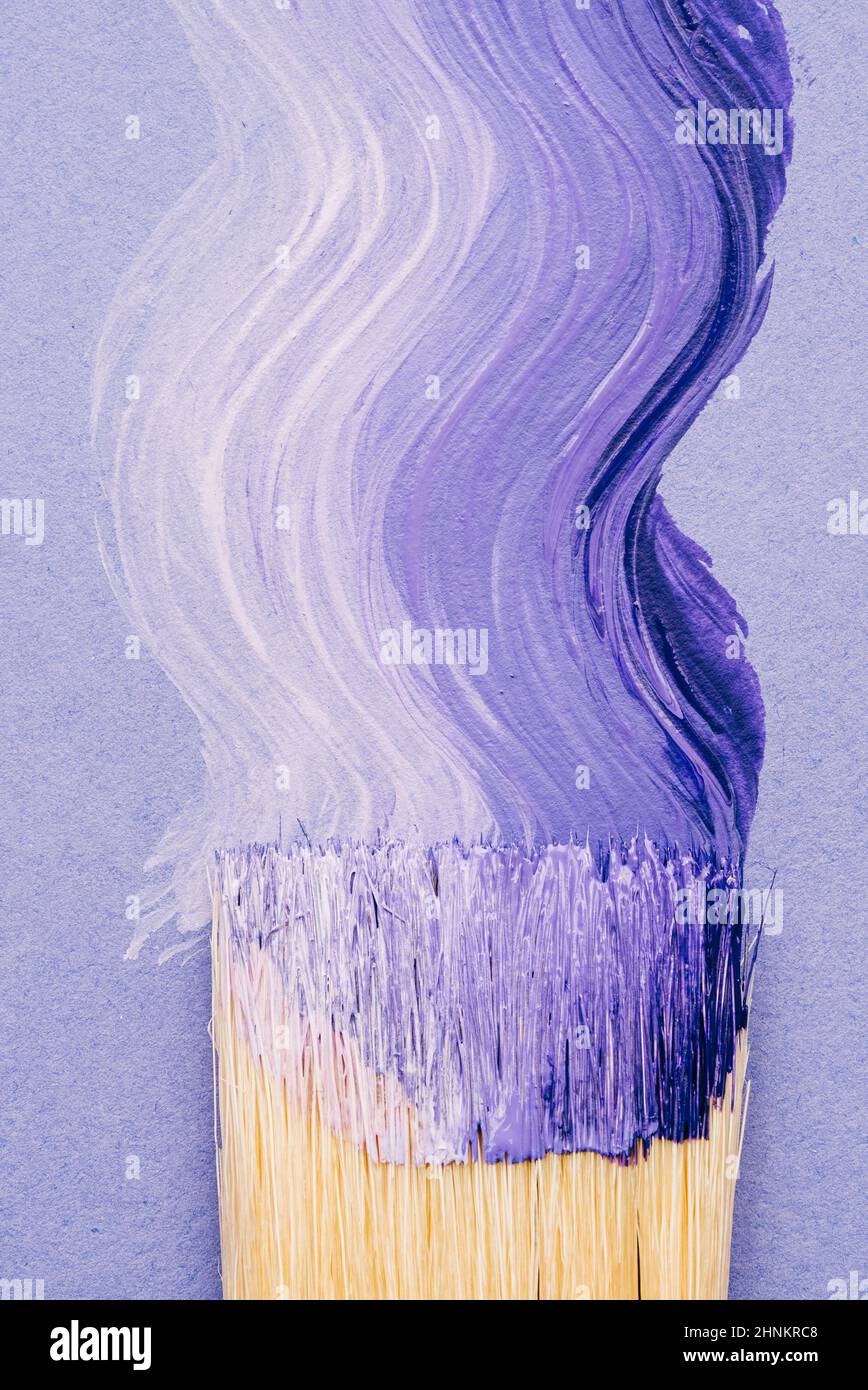 Pinselstrich mit Acrylfarbe in verschiedenen Lila- oder Violetttönen Stockfoto