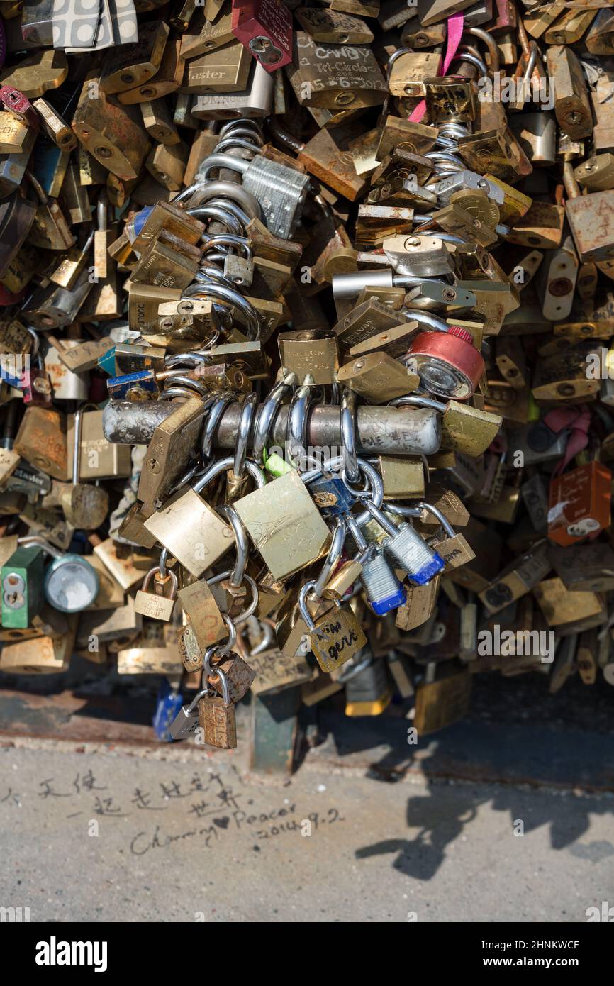 Paris - Pont de l'Archeveche Stockfoto
