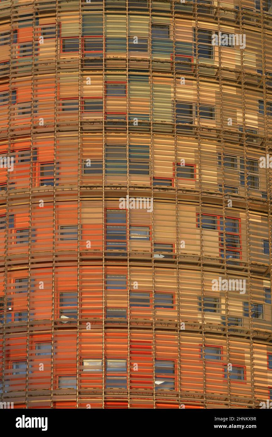 Torre Glories, modernes Glas Wolkenkratzer Fassade Detail. Entworfen vom französischen Architekten Jean Nouvel in Barcelona, Spanien. Stockfoto