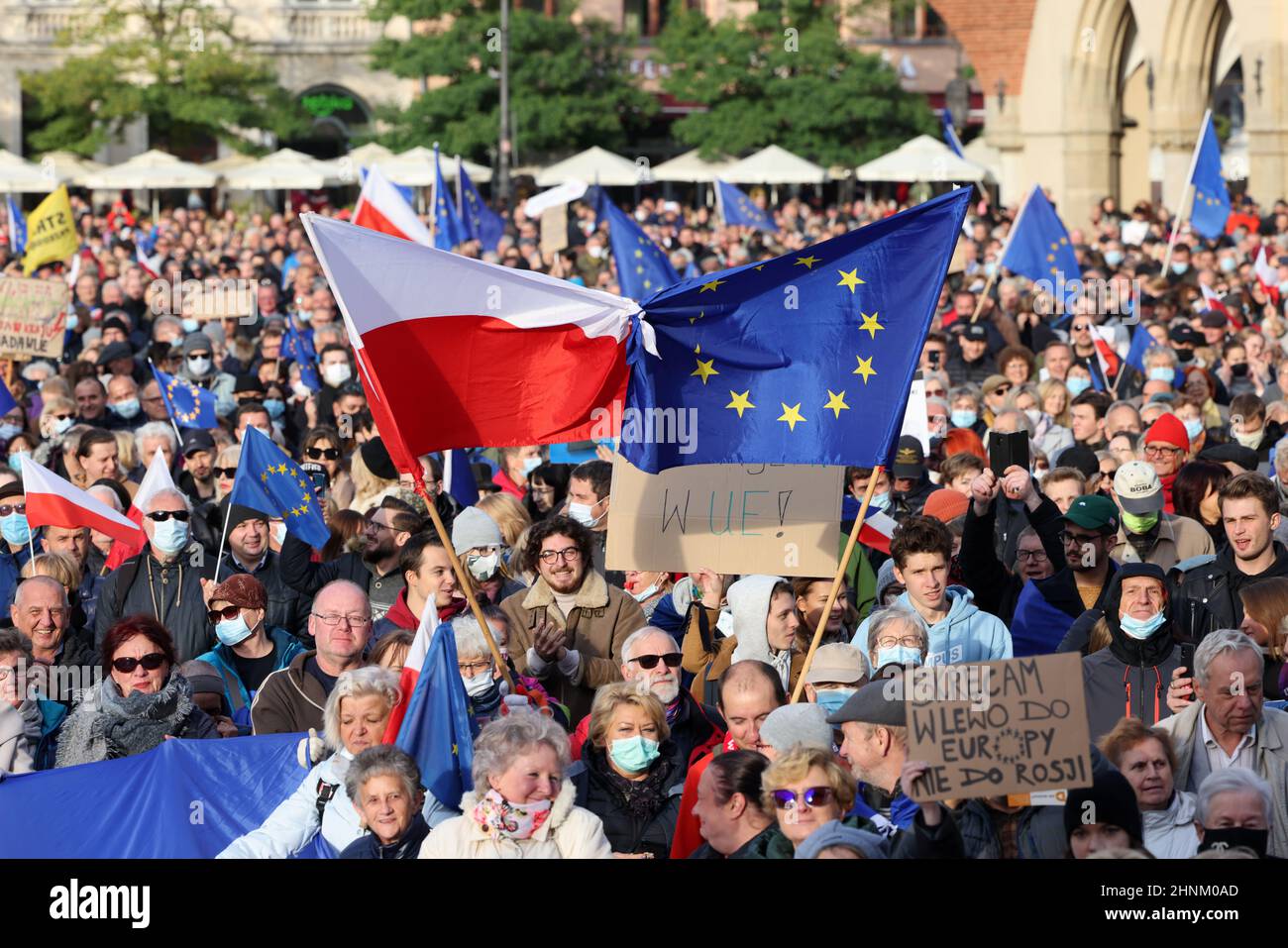 Krakau Polen - Wir bleiben die Regierung verlässt! Die Menschen protestieren gegen das Urteil des Verfassungsgerichts. Stockfoto