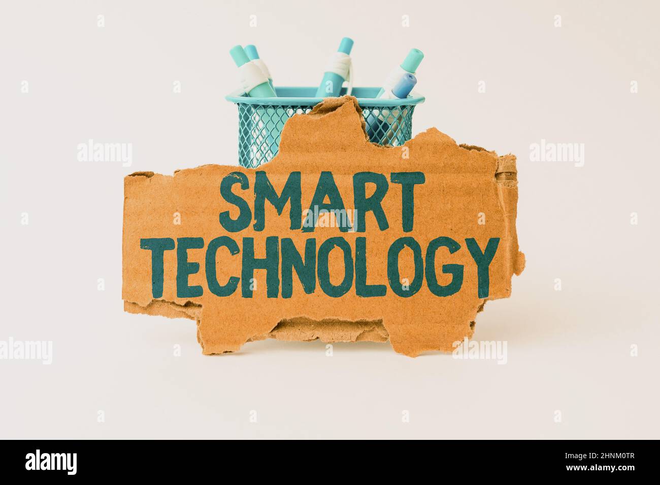 Konzeptunterschrift Smart Technology, Word für zum Schutz und zur Vermeidung von Fehlern auf Festplatten Tidy Workspace Setup Schreibtischtools und -Geräte Stockfoto