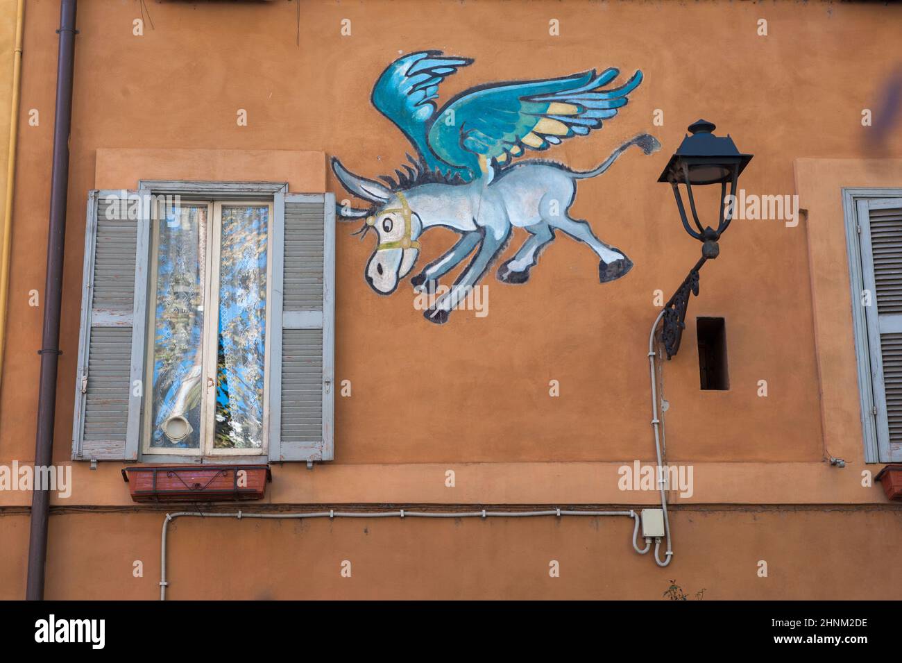 Rom, Italien 09/11/2015: Wandmalereien, die 2013 in Erinnerung an die 1970s Besetzungen in der Via Tor di Nona gemalt wurden. © Andrea Sabbadini Stockfoto