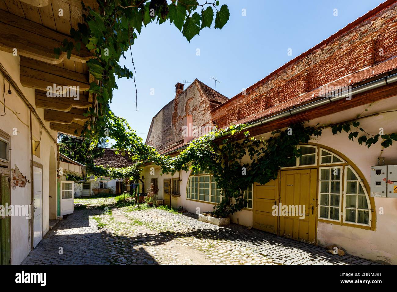 Ein Hinterhof in der Stadt Sibiu in Rumänien Stockfoto