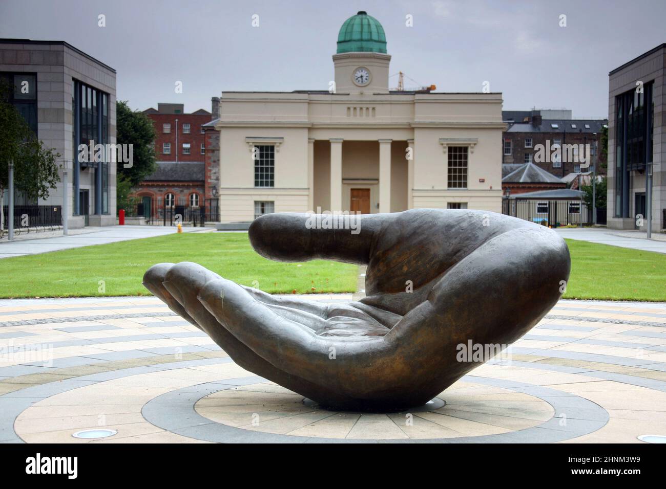 Wunschhandskulptur in Dublin Republik Irland Stockfoto