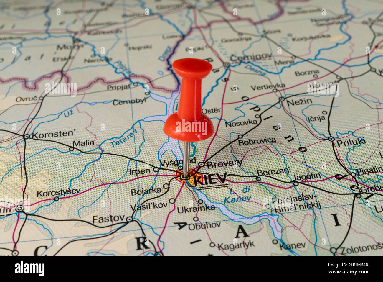 Eine Nadel auf Kiew in einem Stadtplan. Stockfoto